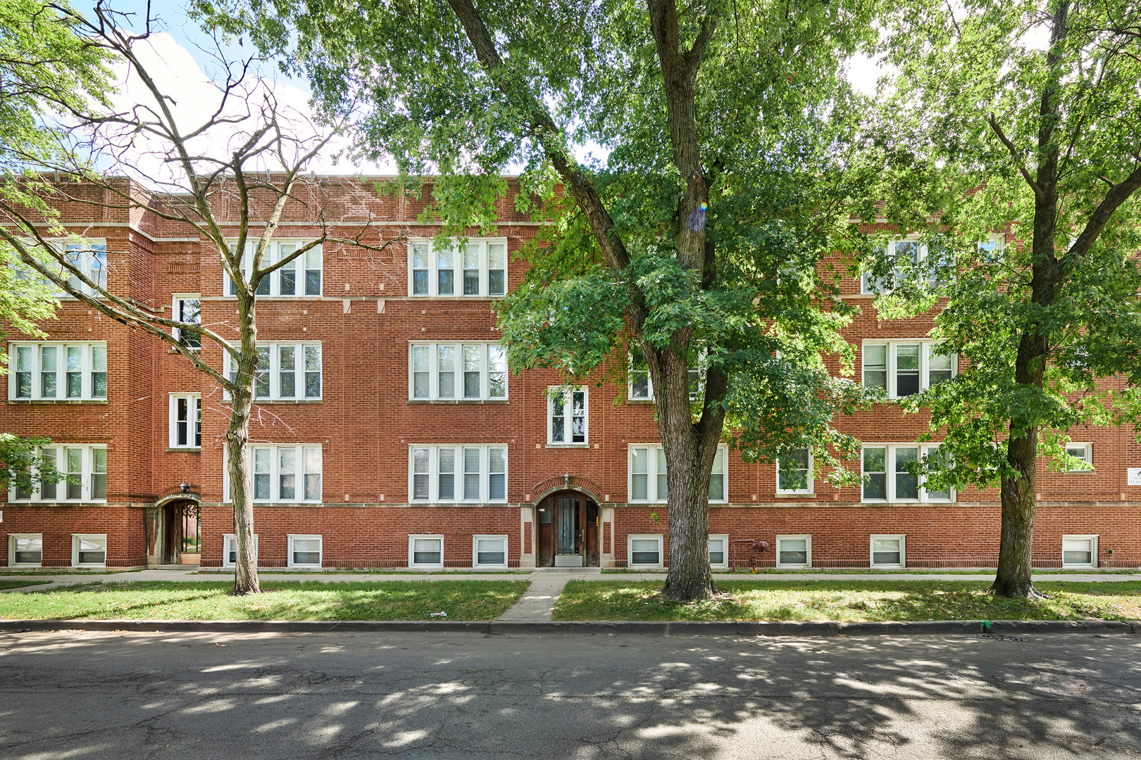 7209 N DAMEN Avenue 3 Property Photo 1