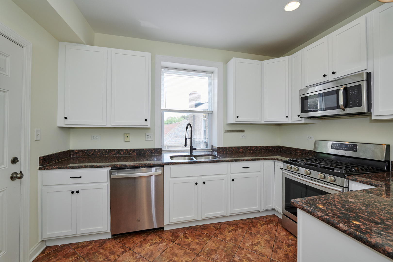 7209 N Damen Avenue 3 Property Photo 3