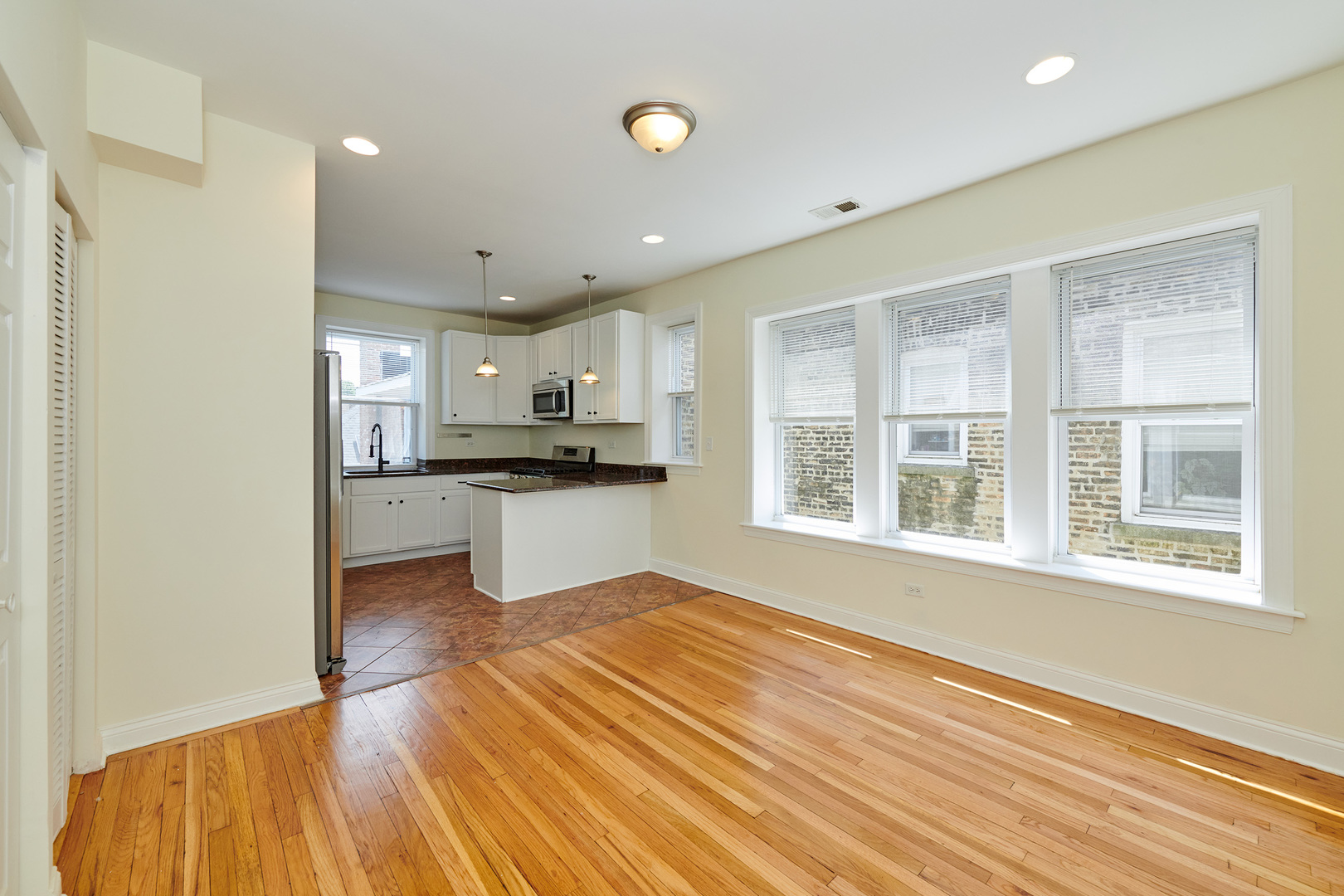 7209 N Damen Avenue 3 Property Photo 6