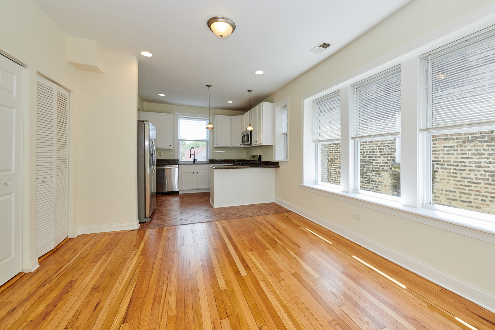 7209 N Damen Avenue 3 Property Photo 8