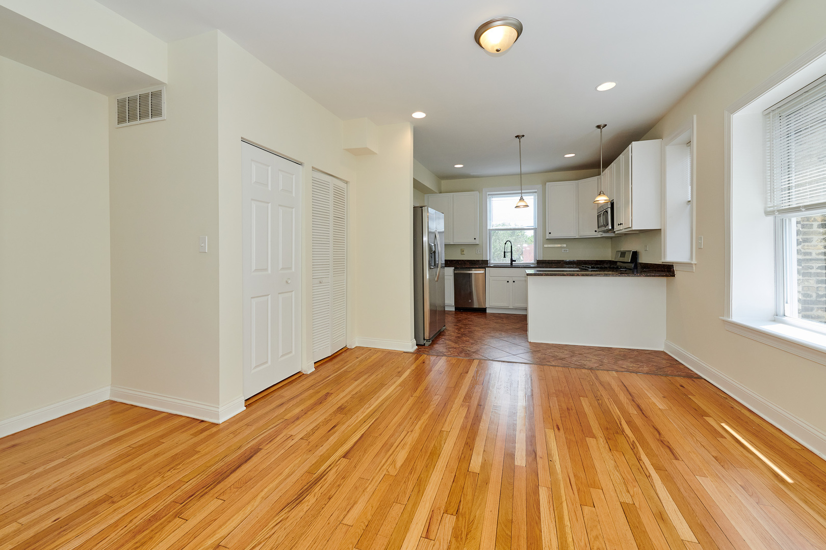 7209 N Damen Avenue 3 Property Photo 9