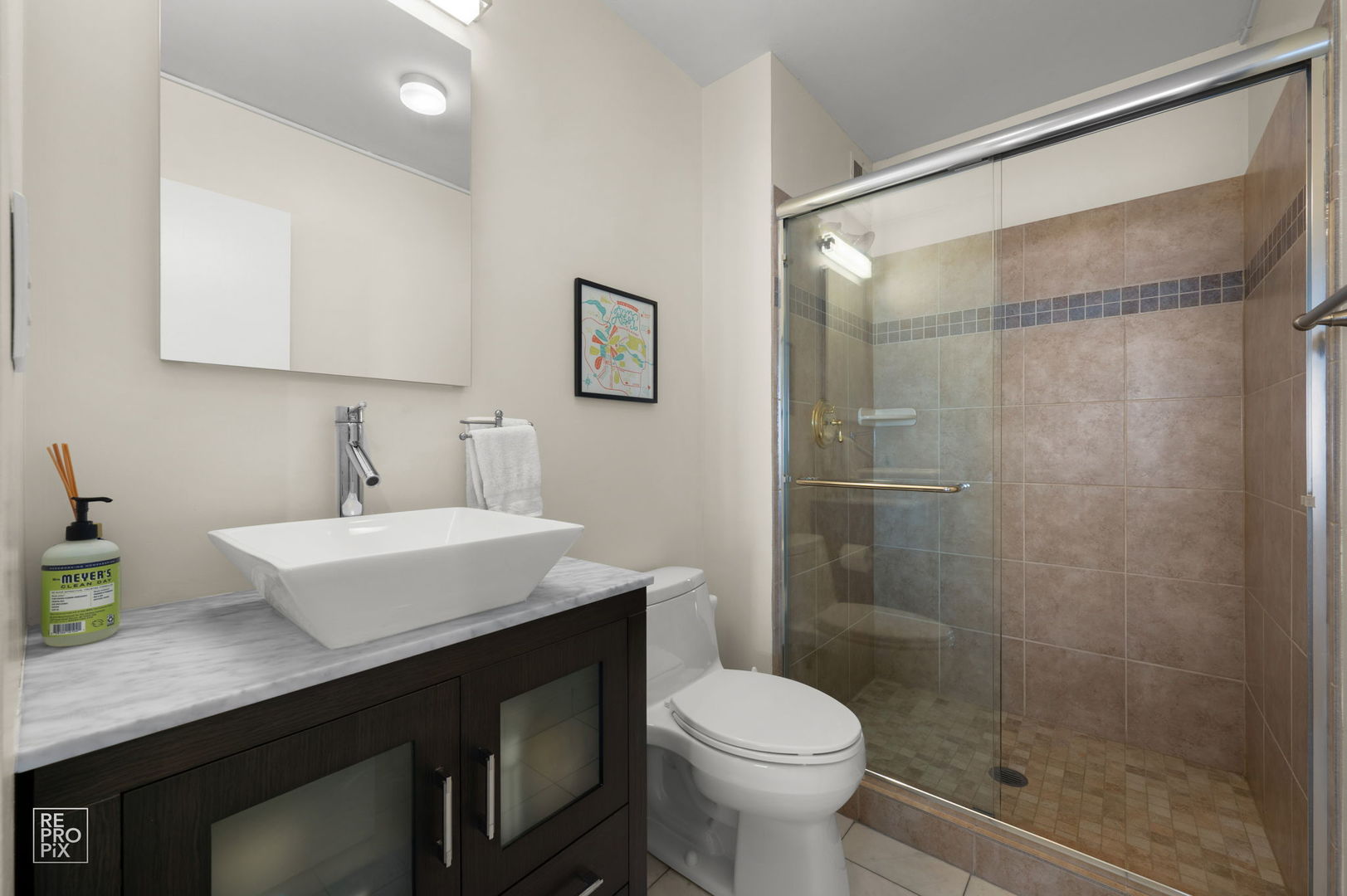 3930 N Pine Grove Avenue 2903 Property Photo 14