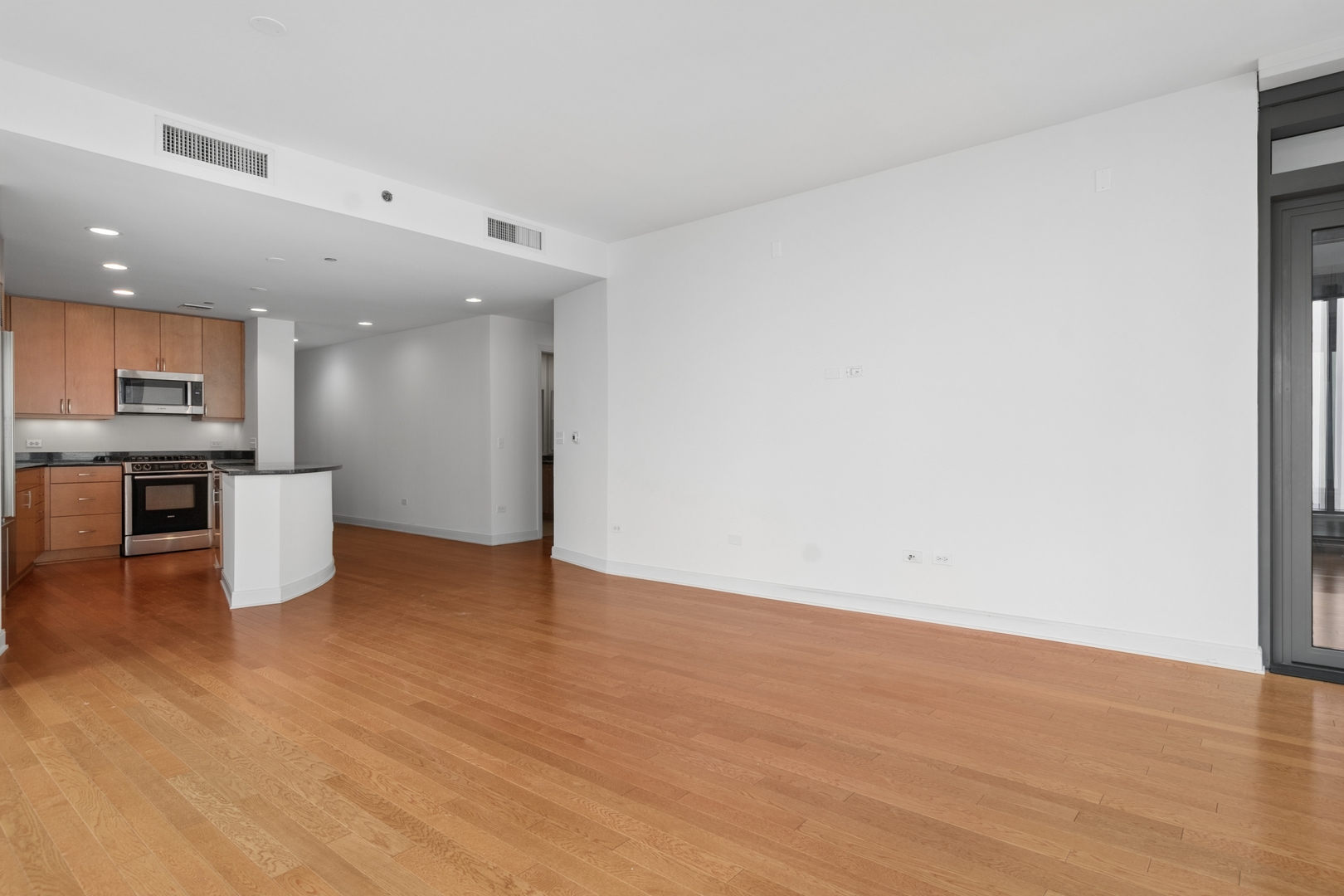 60 E Monroe Street 1807 Property Photo 6