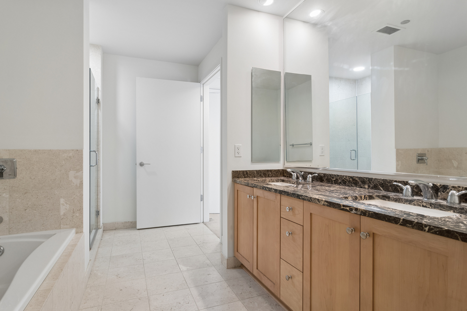 60 E Monroe Street 1807 Property Photo 8