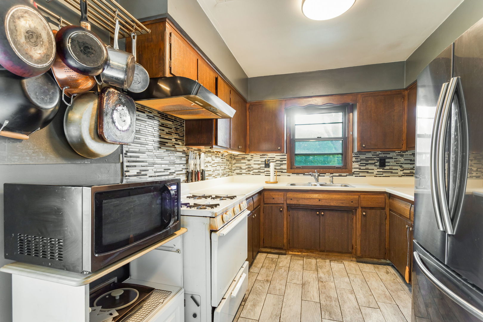 18830 Wolf Road Property Photo 4