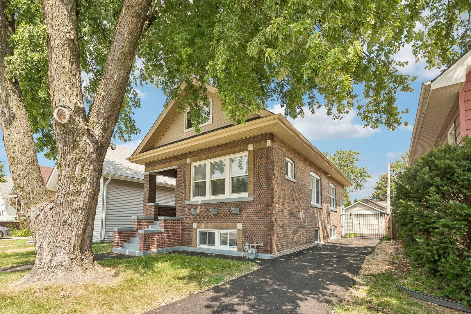 4163 E Eberly Avenue Property Photo 2