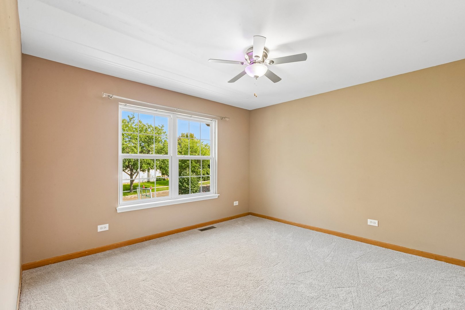 2570 N Jade Avenue Property Photo 25