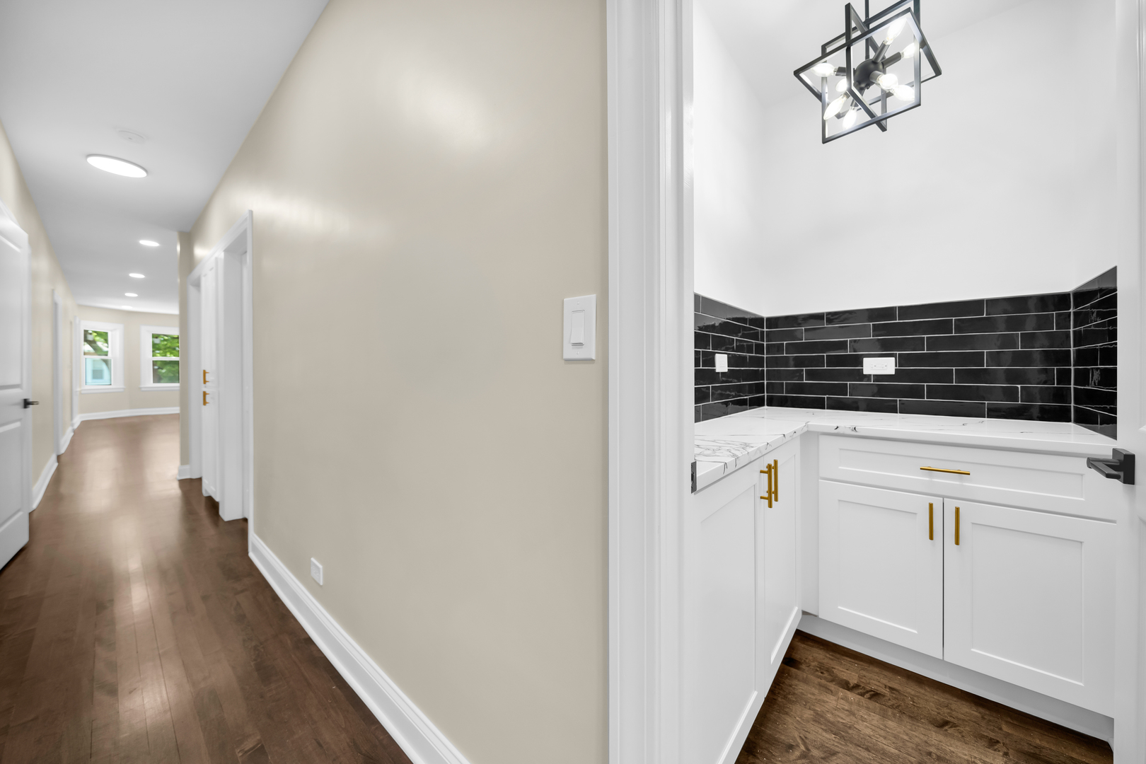 3052 N Major Avenue Property Photo 10