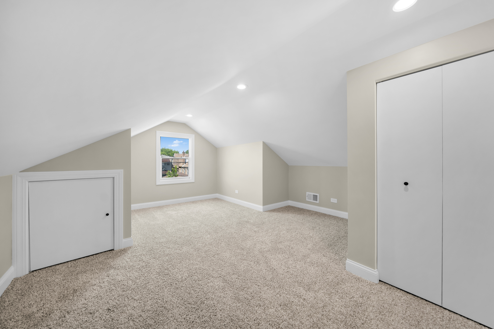 3052 N Major Avenue Property Photo 26