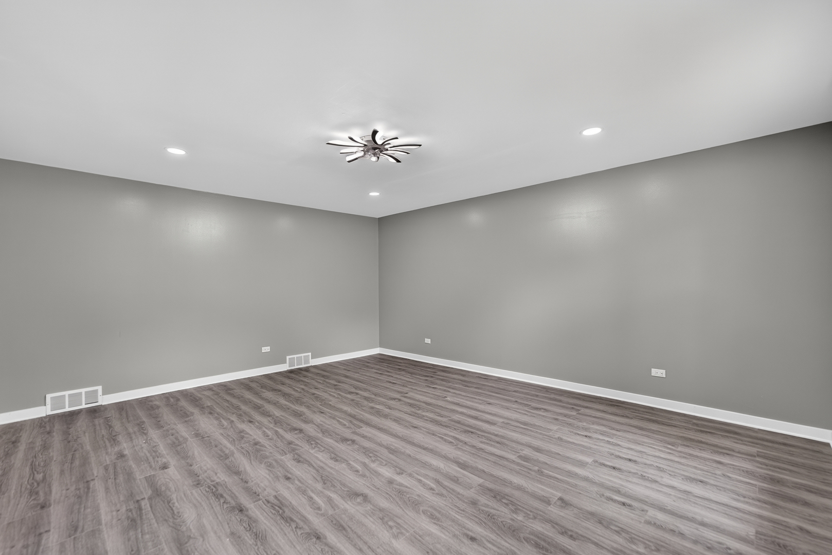 322 Elm Street Property Photo 4