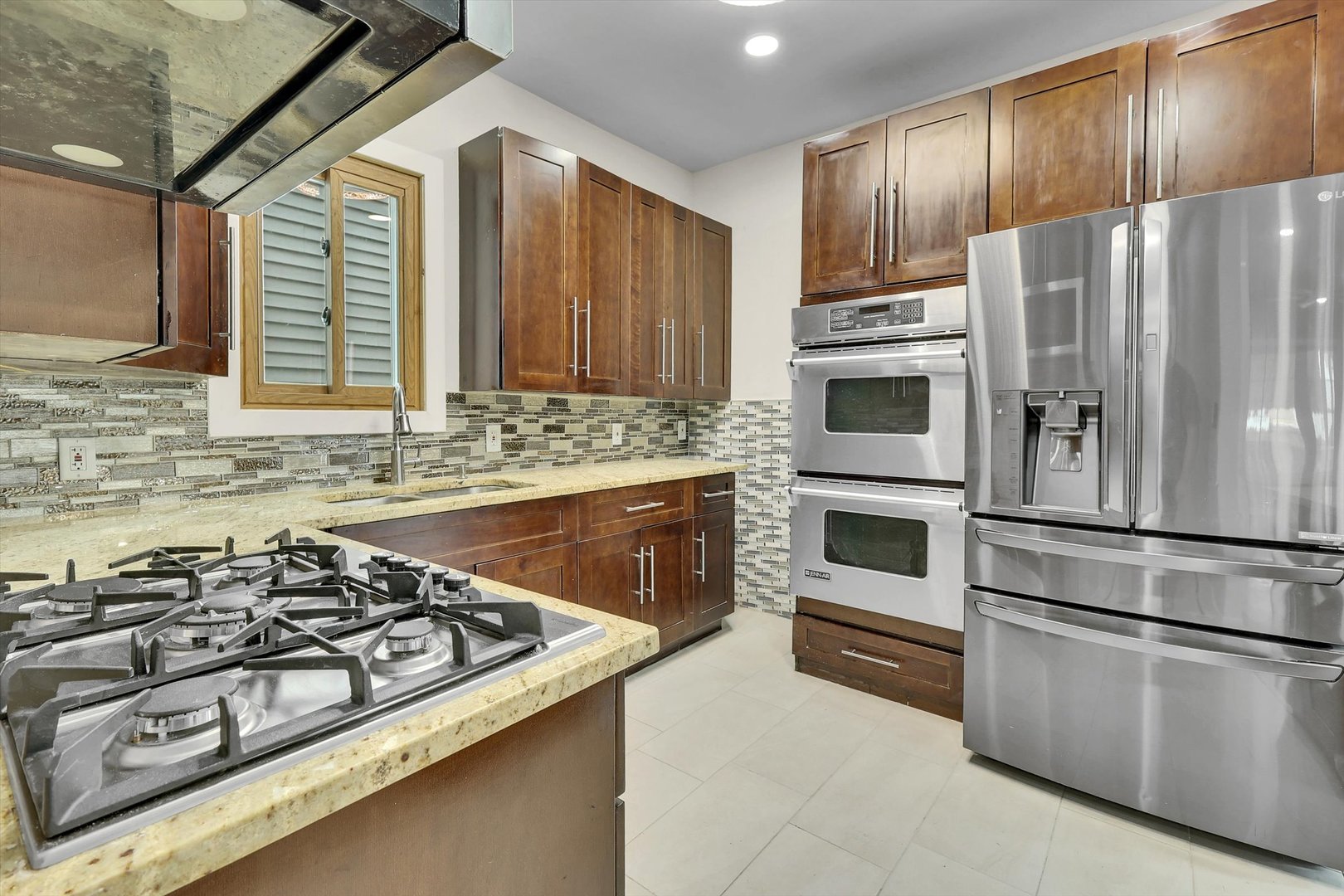 7527 S Chappel Avenue Property Photo 3