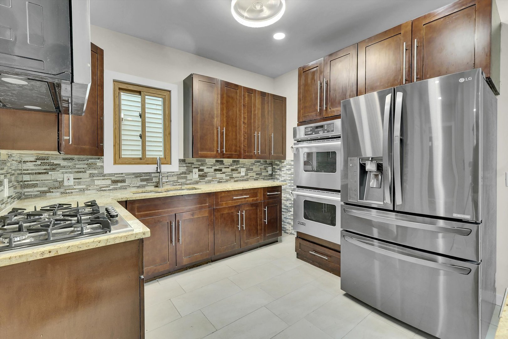 7527 S Chappel Avenue Property Photo 6