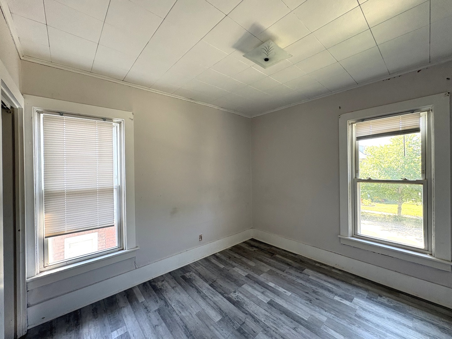 110 W Washington Street Property Photo 12