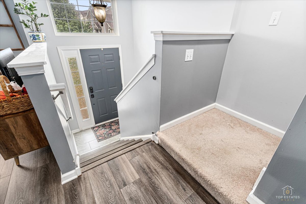 1243 Derry Lane Property Photo 3