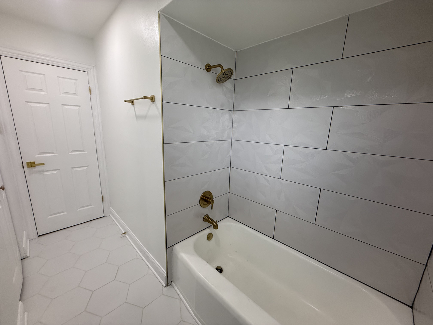 698 E Sibley Boulevard Property Photo 2