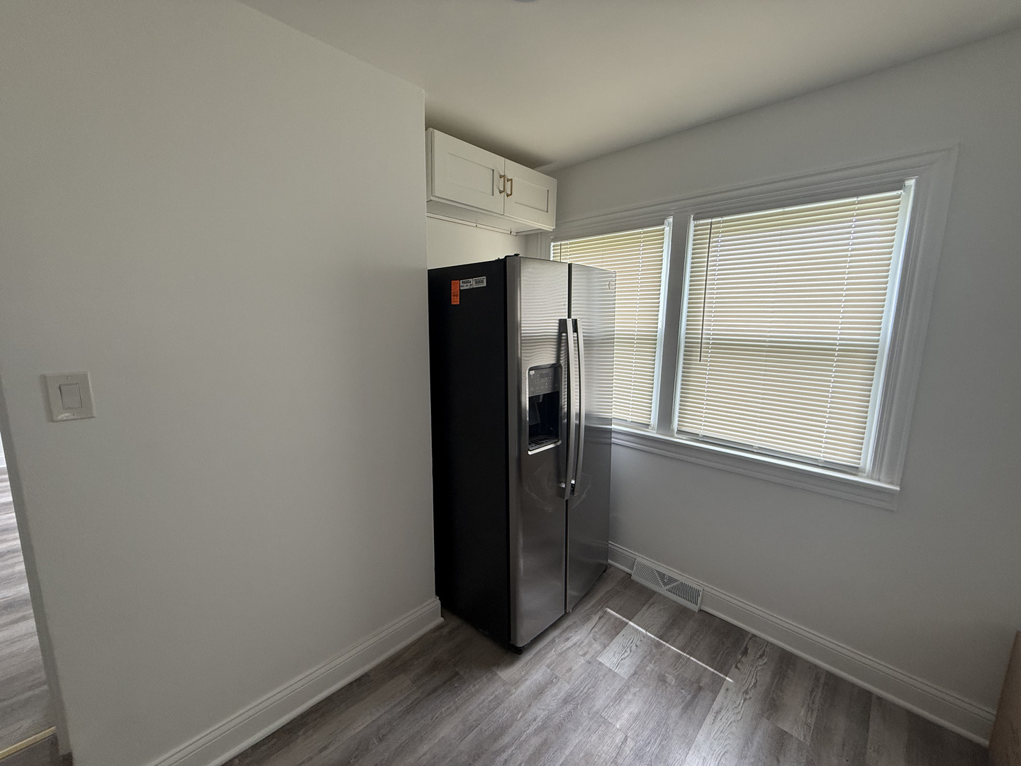 698 E Sibley Boulevard Property Photo 5