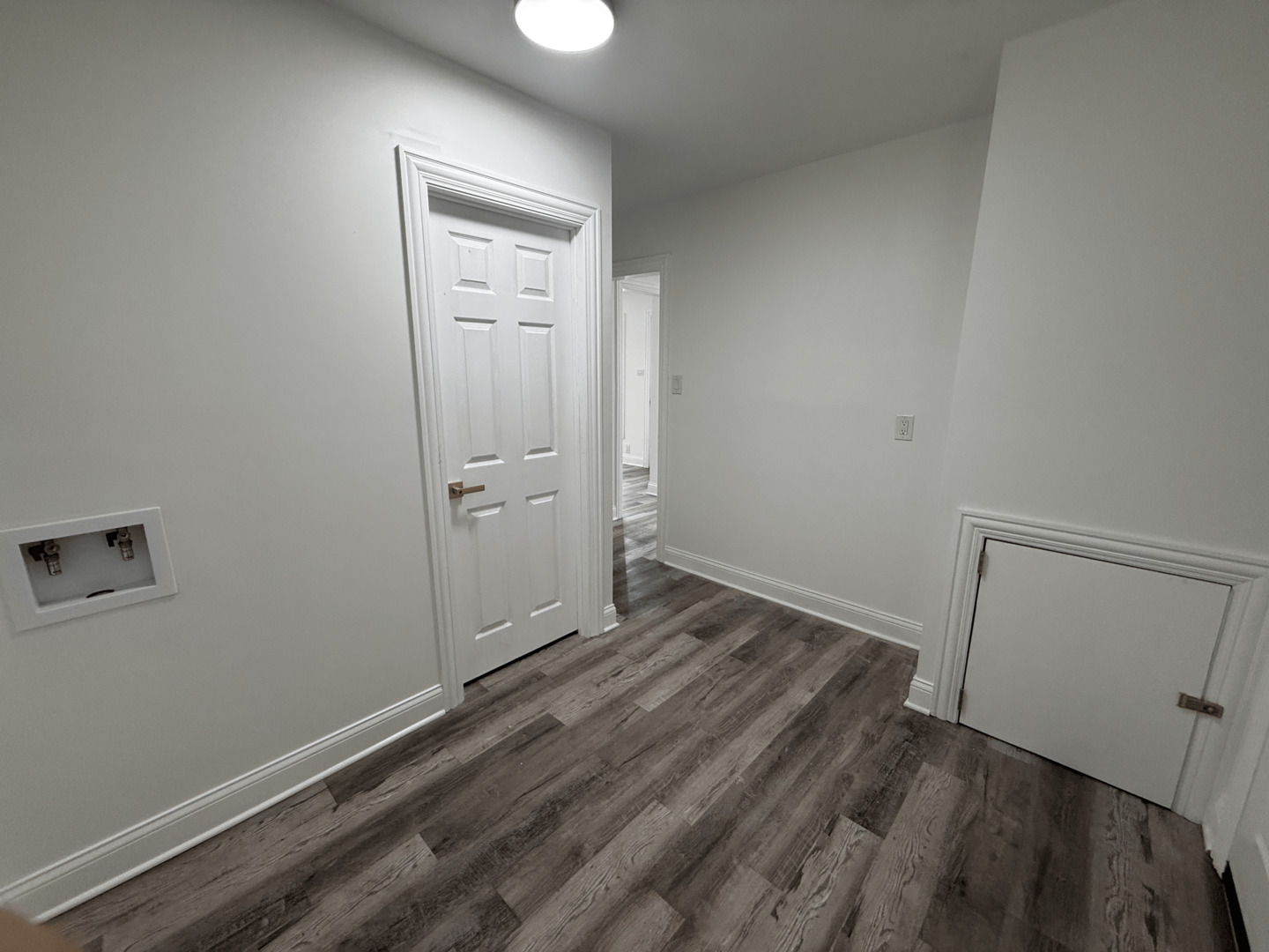 698 E Sibley Boulevard Property Photo 10