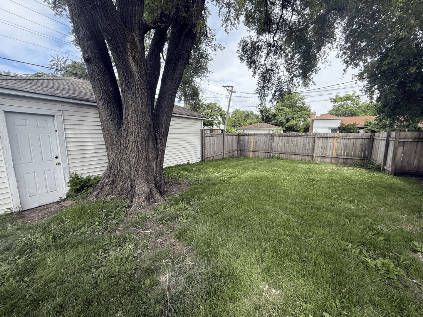 698 E Sibley Boulevard Property Photo 12