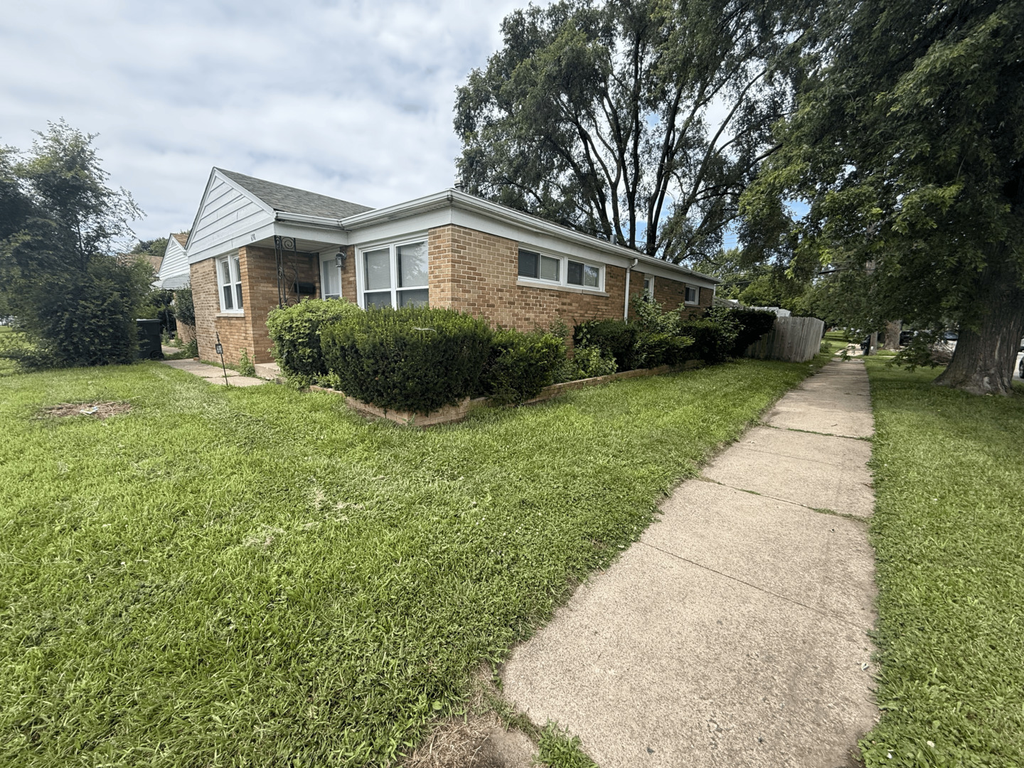 698 E Sibley Boulevard Property Photo 13