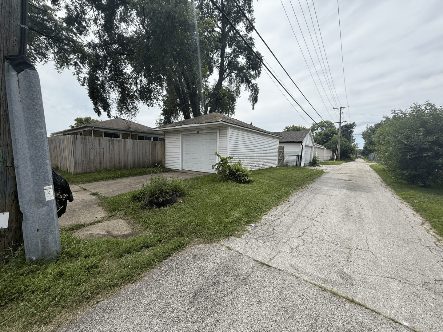 698 E Sibley Boulevard Property Photo 14