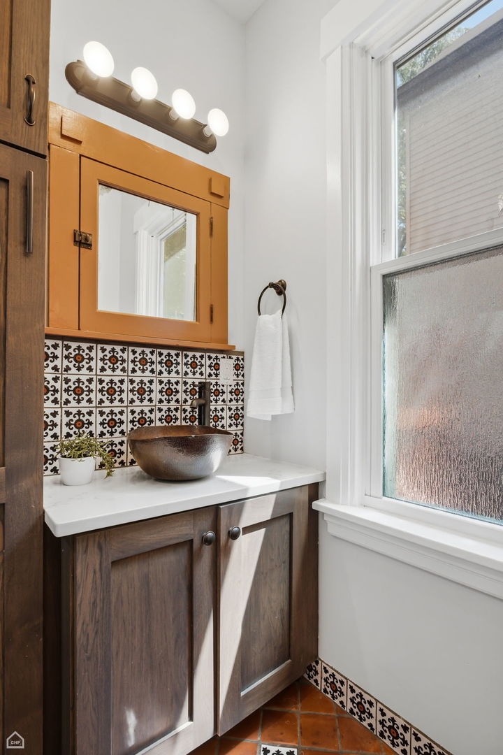 3757 N Bosworth Avenue Property Photo 15