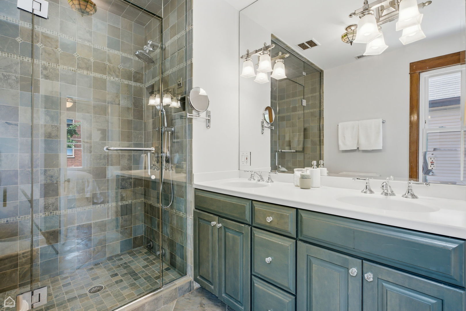 3757 N Bosworth Avenue Property Photo 19