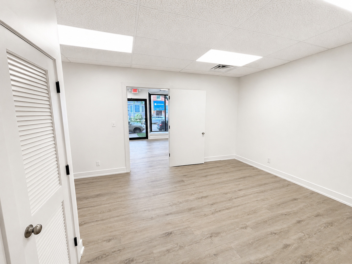 1905 W Foster Avenue Property Photo 6
