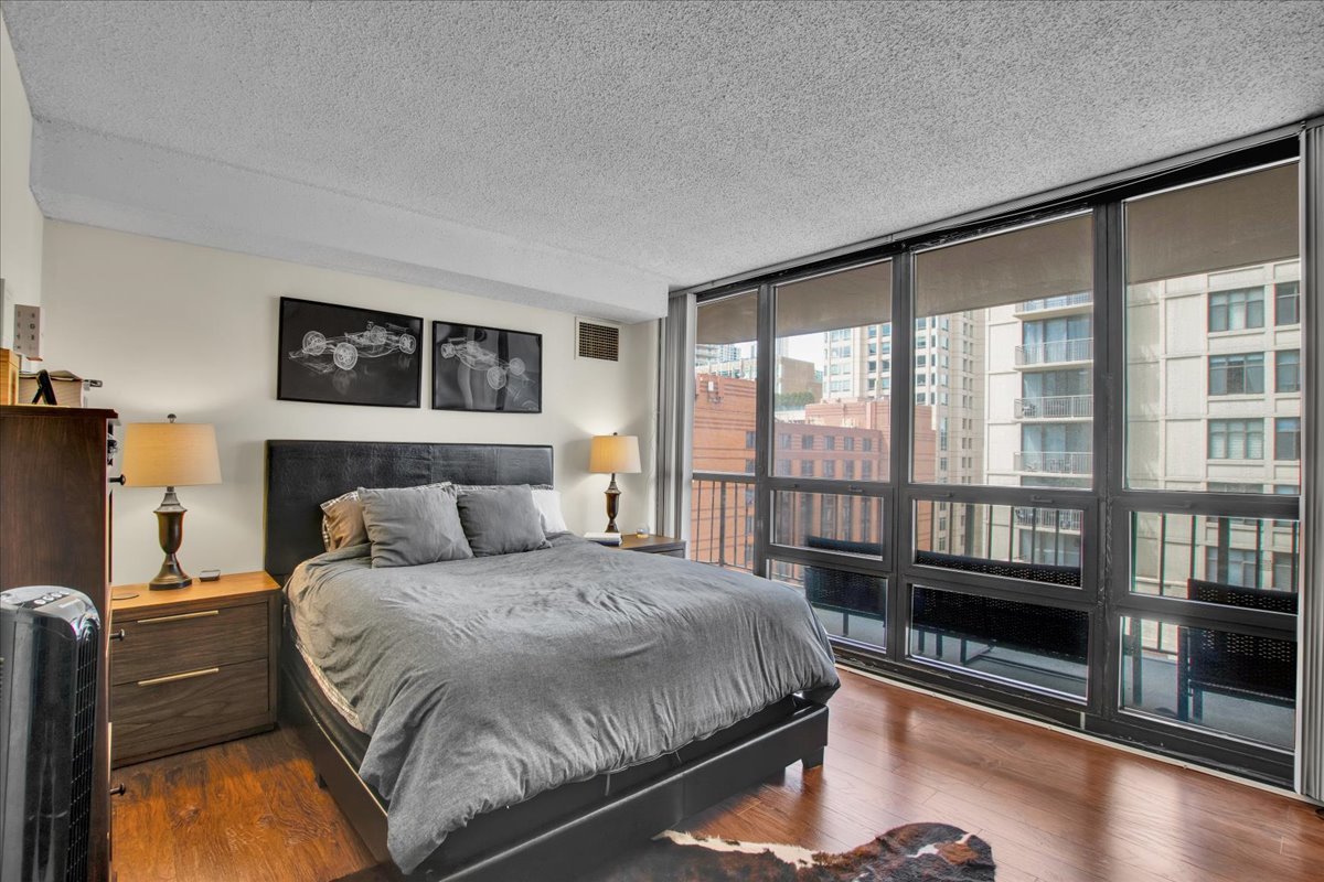 10 E Ontario Street 905 Property Photo 8