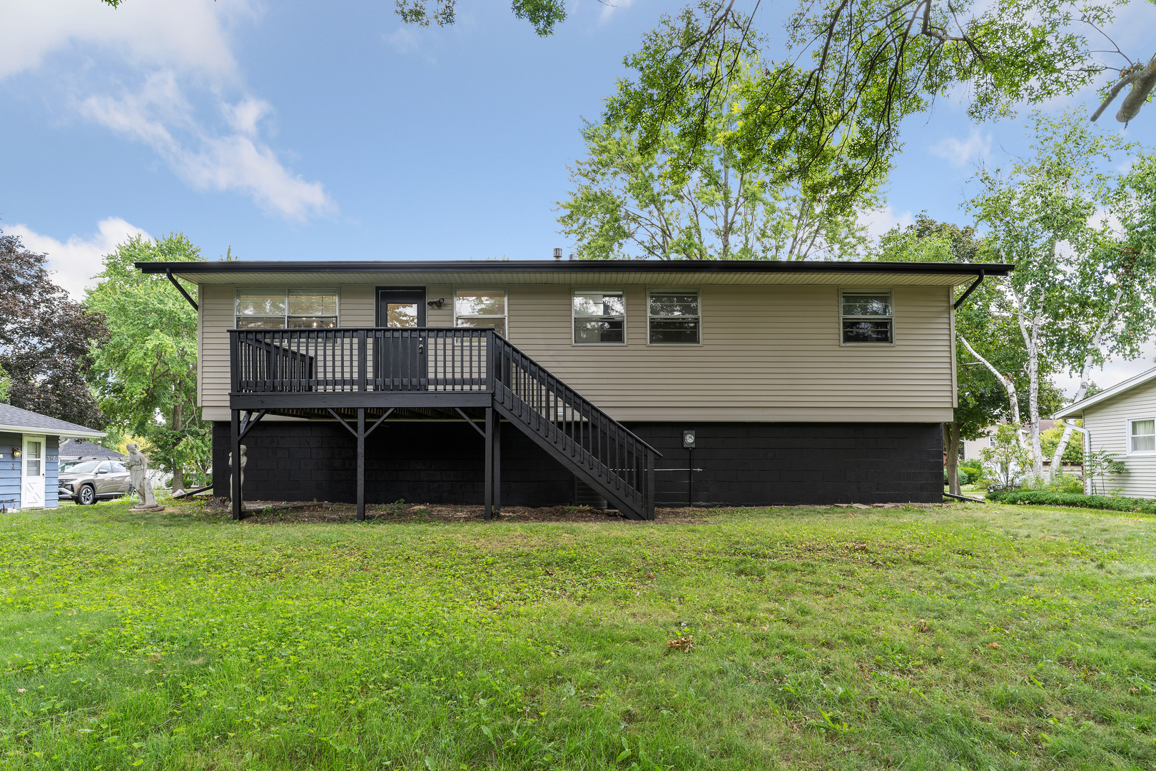 2151 Baker Street Property Photo 20