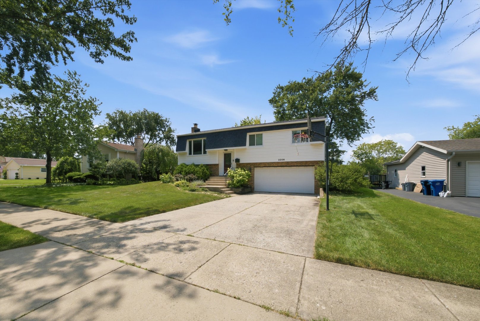 2206 Kingston Drive Property Photo 3