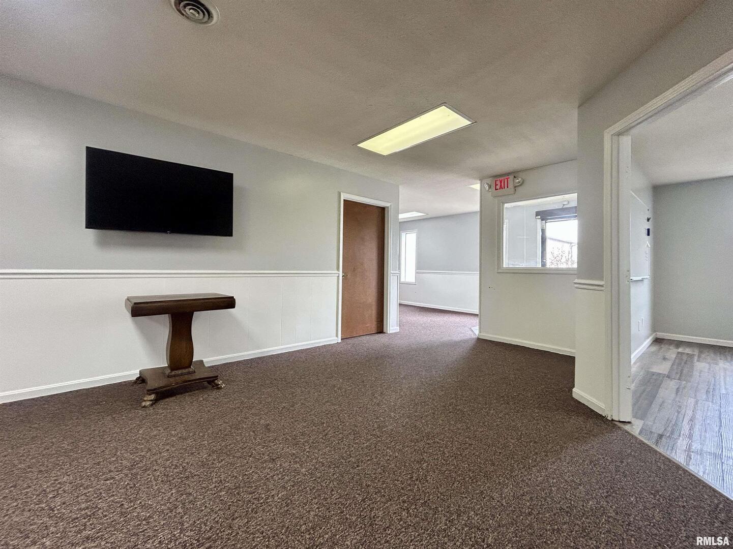 309 E Jackson Street Property Photo 6
