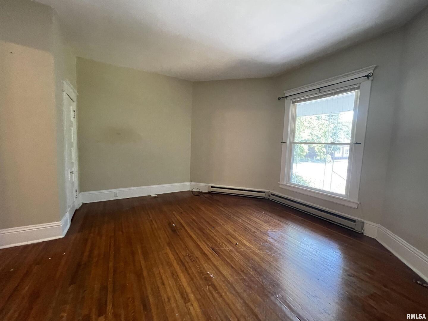 209 N Springer Street Property Photo 4
