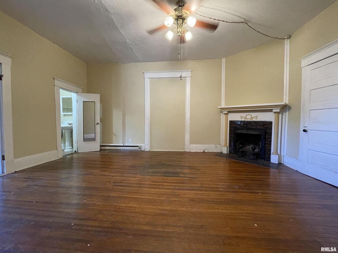 209 N Springer Street Property Photo 7