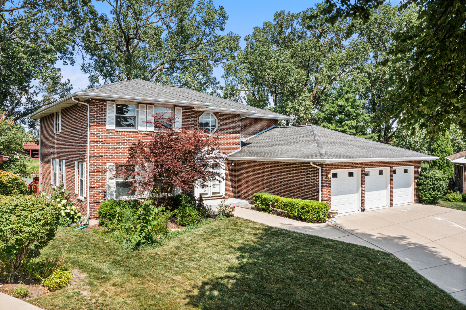 887 N Dovington Court Property Photo 2