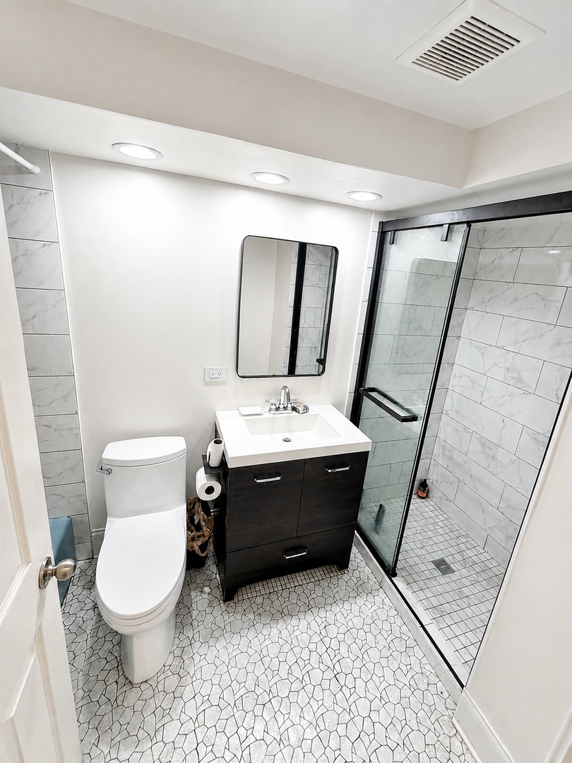 4728 N Olcott Avenue Property Photo 9