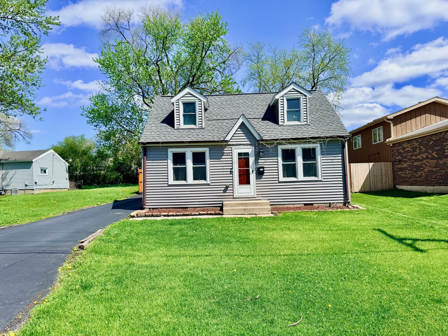 11709 S Hamlin Avenue Property Photo 2