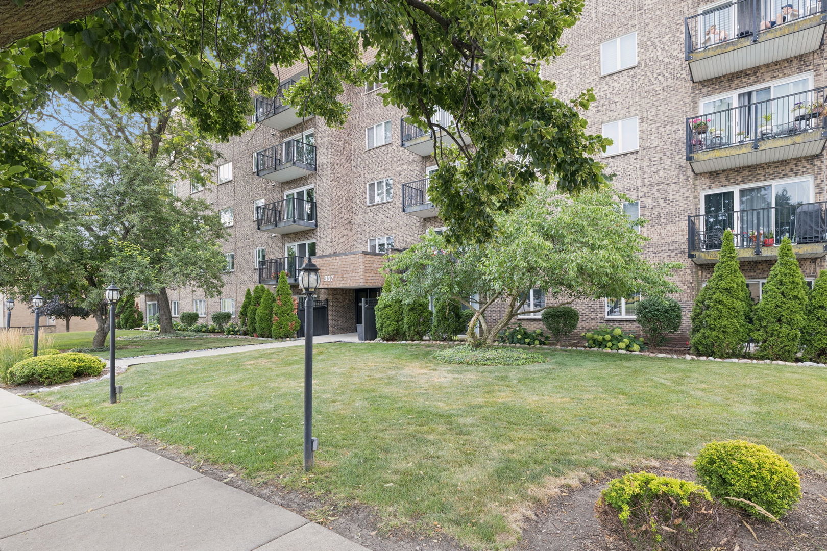 907 Curtiss Street 304 Property Photo 1