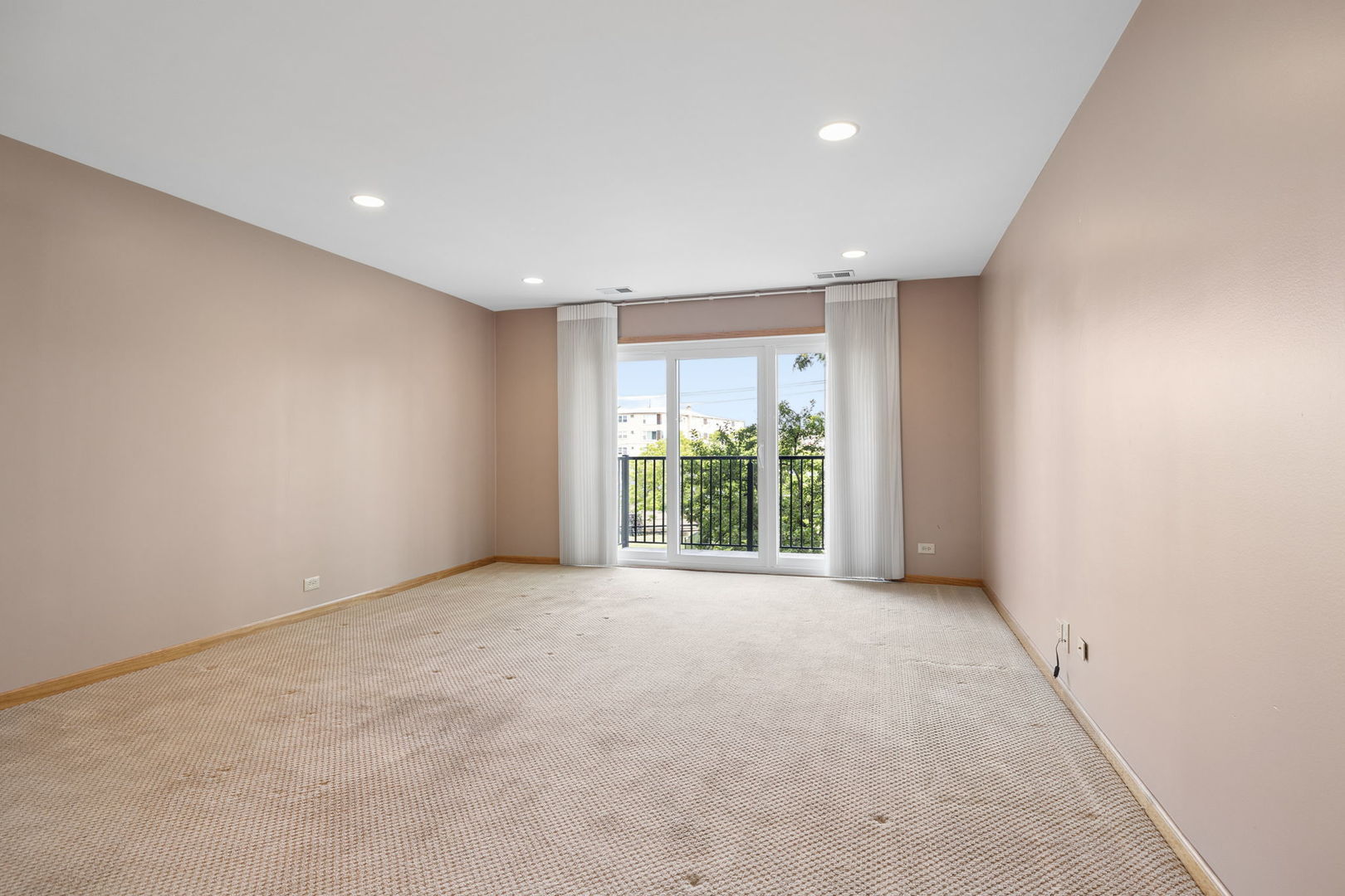 907 Curtiss Street 304 Property Photo 4