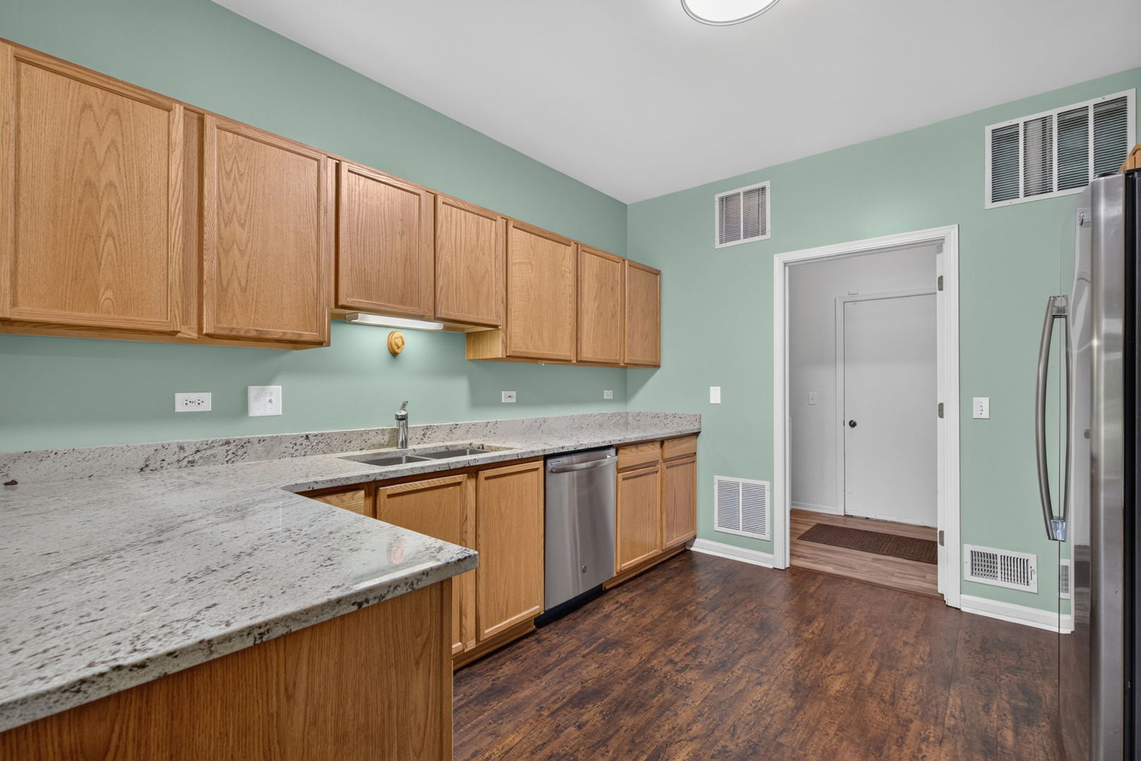24011 Pear Tree Circle Property Photo 7