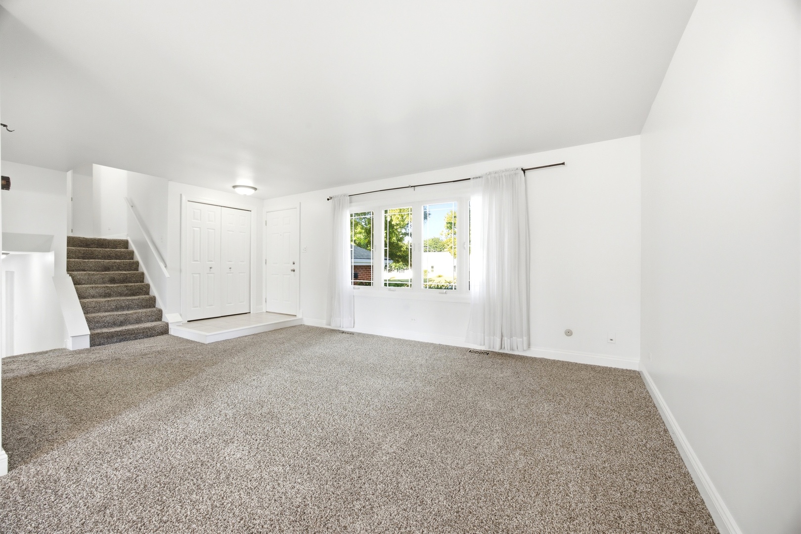 8016 Geneva Street Property Photo 5