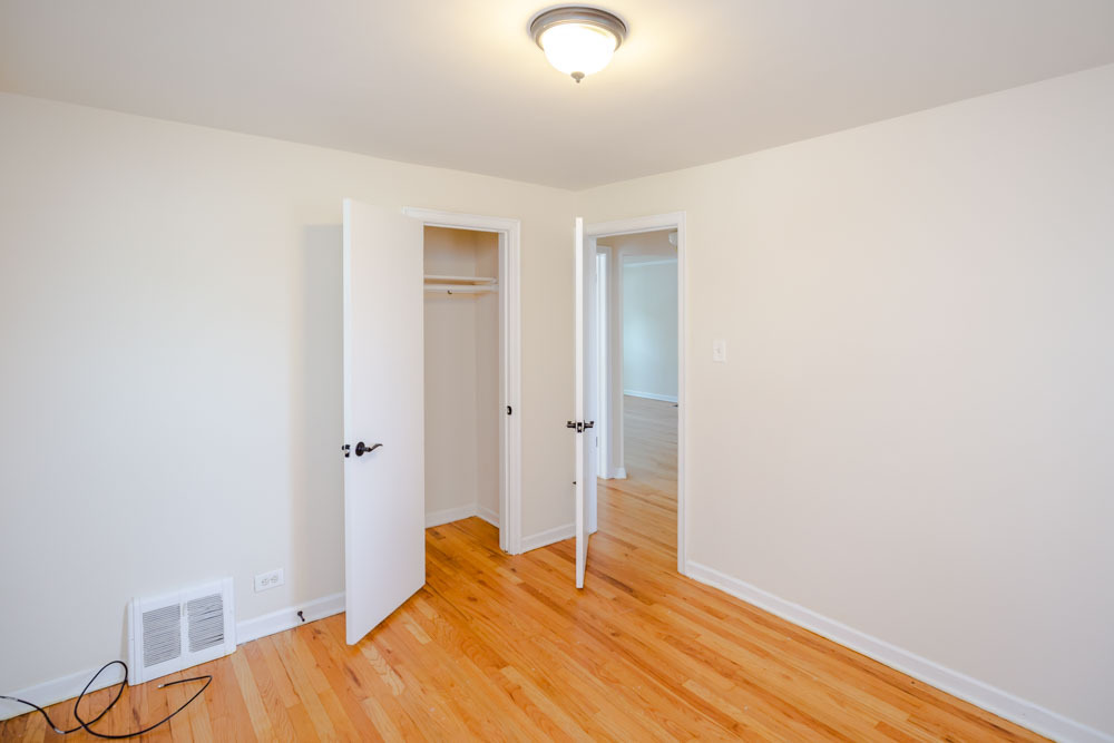 4262 W Nelson Street 1 Property Photo 6