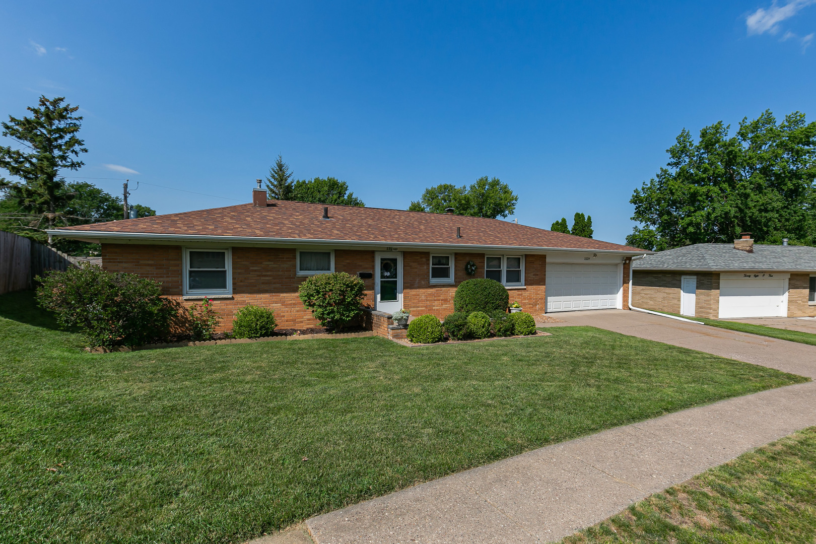 2229 W Hayes Street Property Photo 2