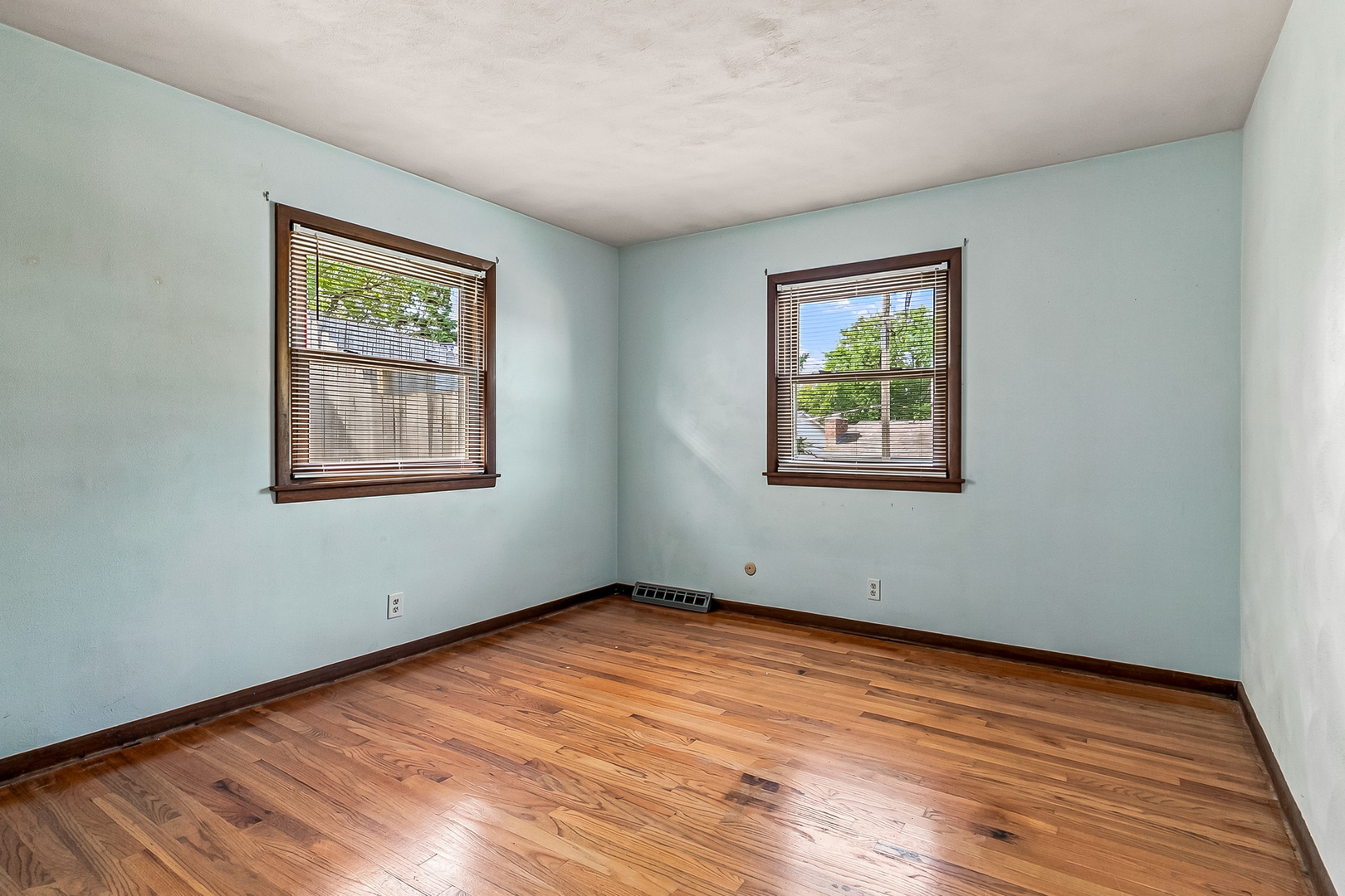 2229 W Hayes Street Property Photo 23