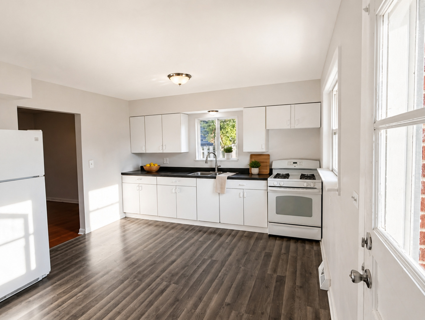426 Mills Street Property Photo 6