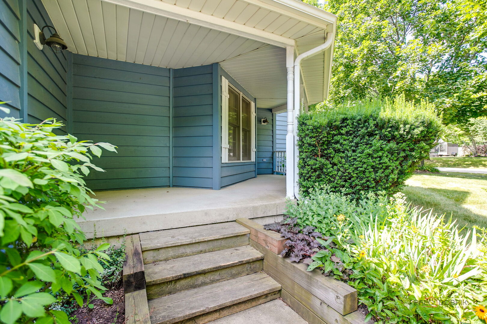 2615 4th Street Property Photo 2