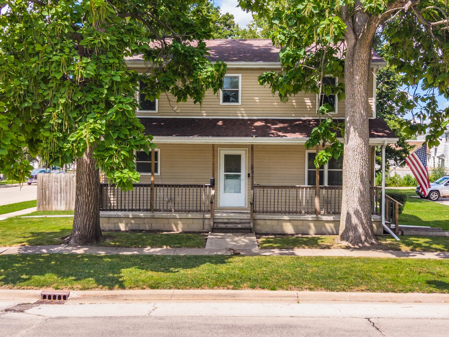 521 W Water Street Property Photo 2