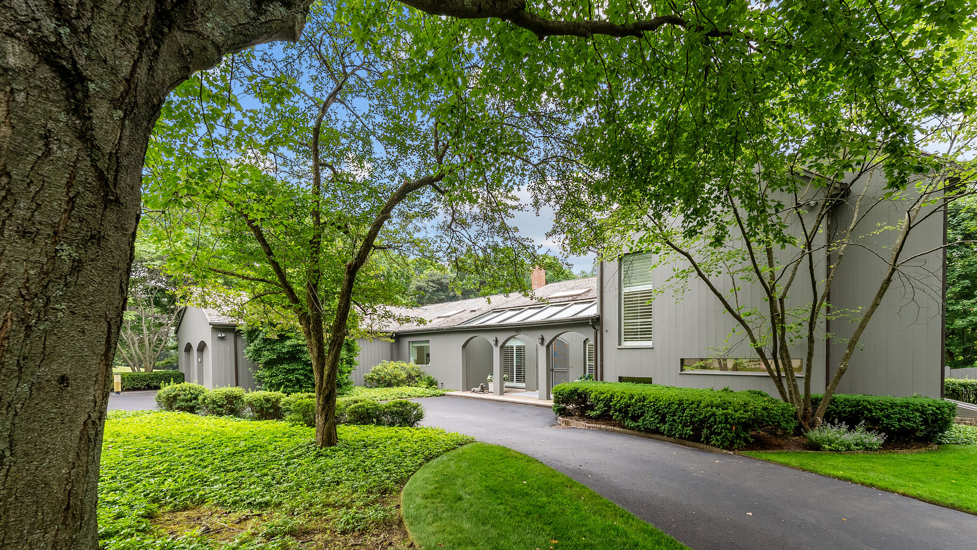 107 N Mayflower Road Property Photo 1