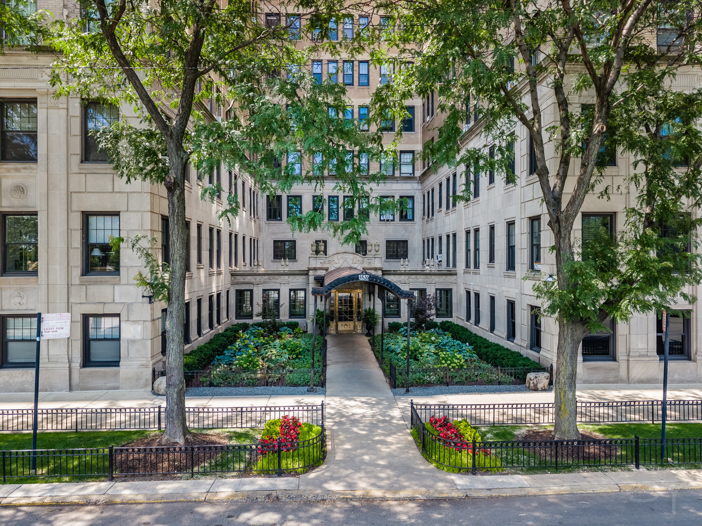 3520 N Lake Shore Drive 3k Property Photo 1
