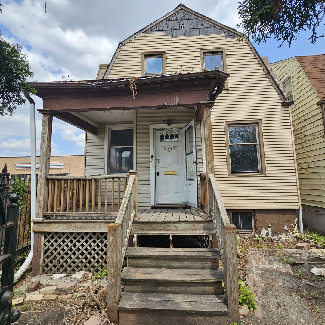 3950 W MONTROSE Avenue Property Photo 1