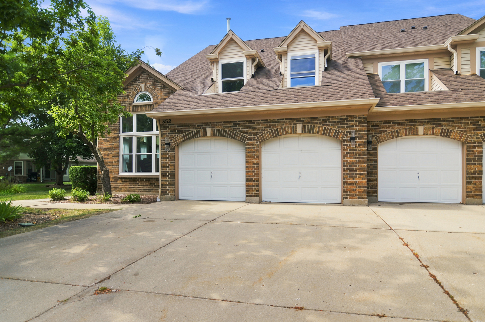 352 Satinwood Court Property Photo 1